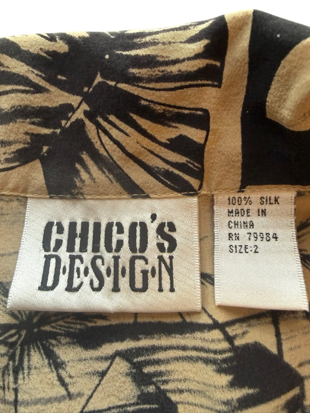Chico’s 100% Silk Hawaiian Button Up Shirt Size Large Black Tan Tropical Print - Picture 9 of 9